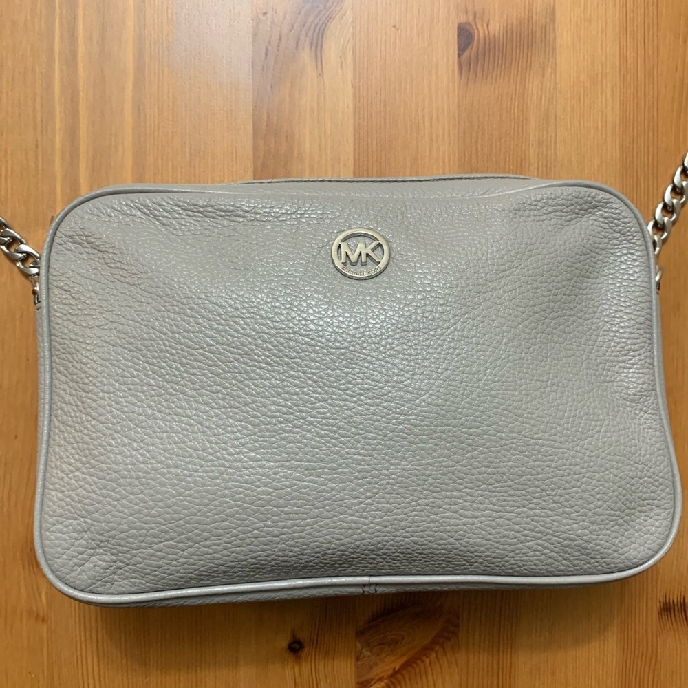 *SOLD*Micheal Kors gray shoulder bag - Picture 2 of 4